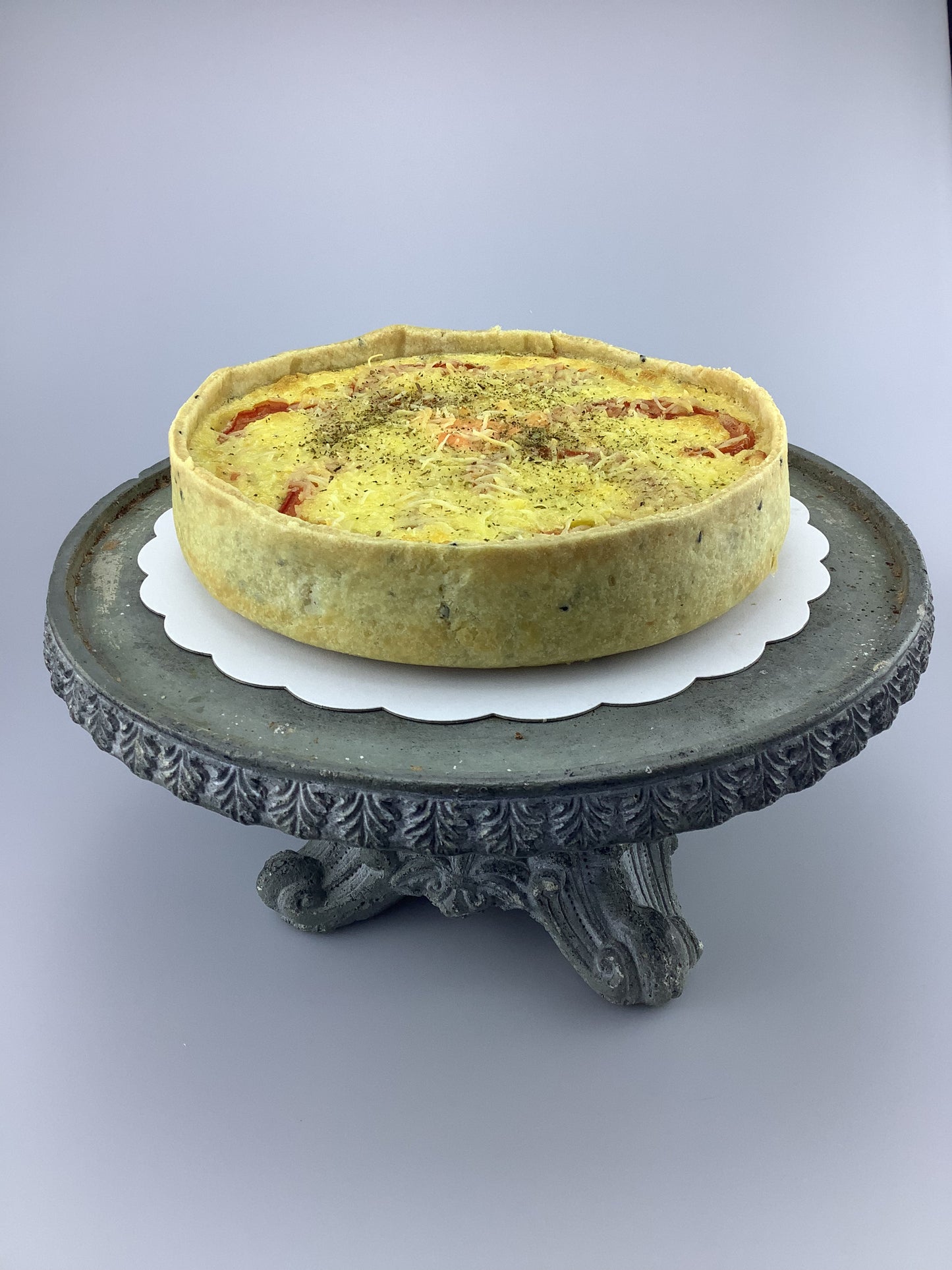Quiche met zalm, prei en tomaat
