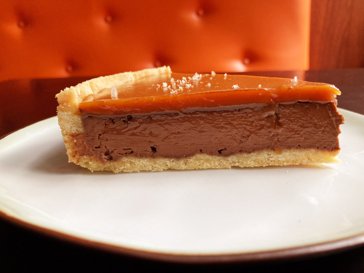 Chocolade truffeltaart met gezouten karamel